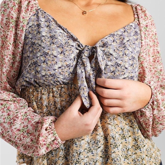 Buckle Floral Chiffon Keyhole Top Size Medium - Picture 12 of 13